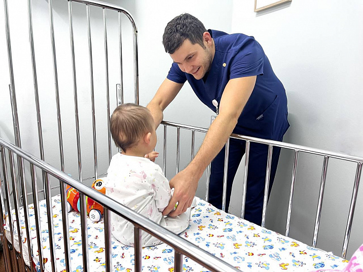 Сургутские хирурги спасли 1,5‑годовалого малыша, закрыв большую «дыру» в сердце и устранив второй порок за одну операцию