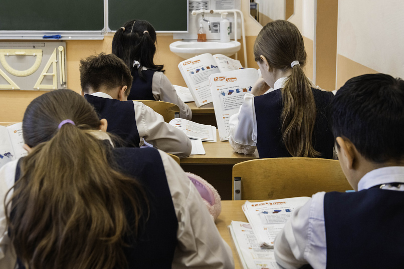 В Белом Яре началось зачисление детей в новую школу