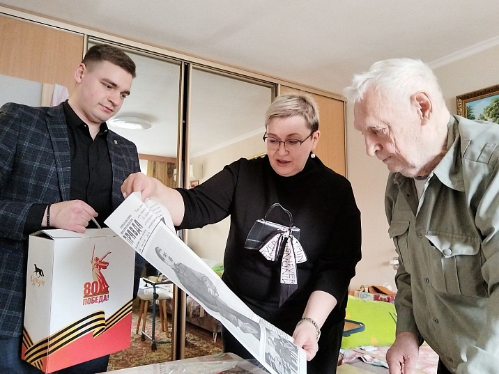 Сургут чтит героев тыла: тружеников поздравили перед 80-летием Победы