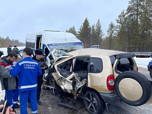 В ХМАО в ДТП с автобусом погибли три человека: водитель уснул за рулем